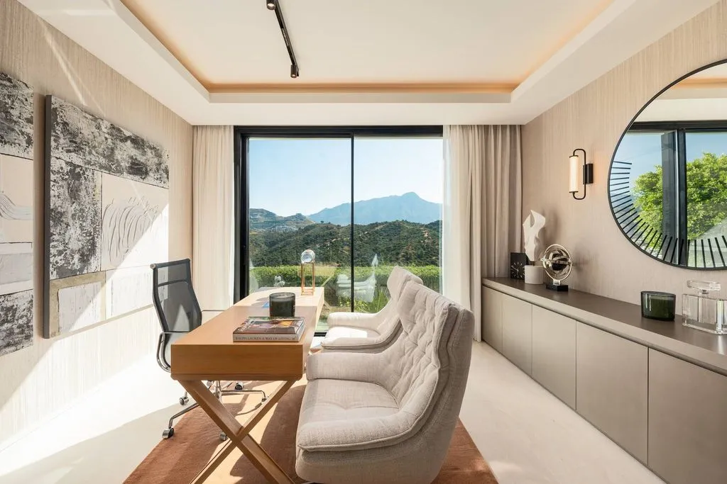 Bureau - Luxury Villa with Panoramic Views in El Herrojo