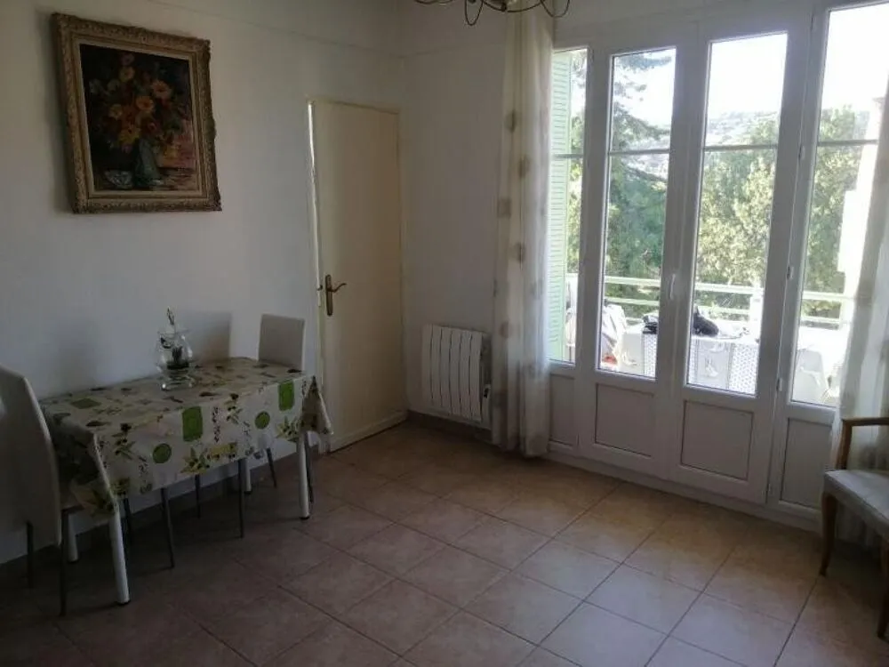Salle à manger - T1 Meublé avec Balcon et Vue Mer à Cassis