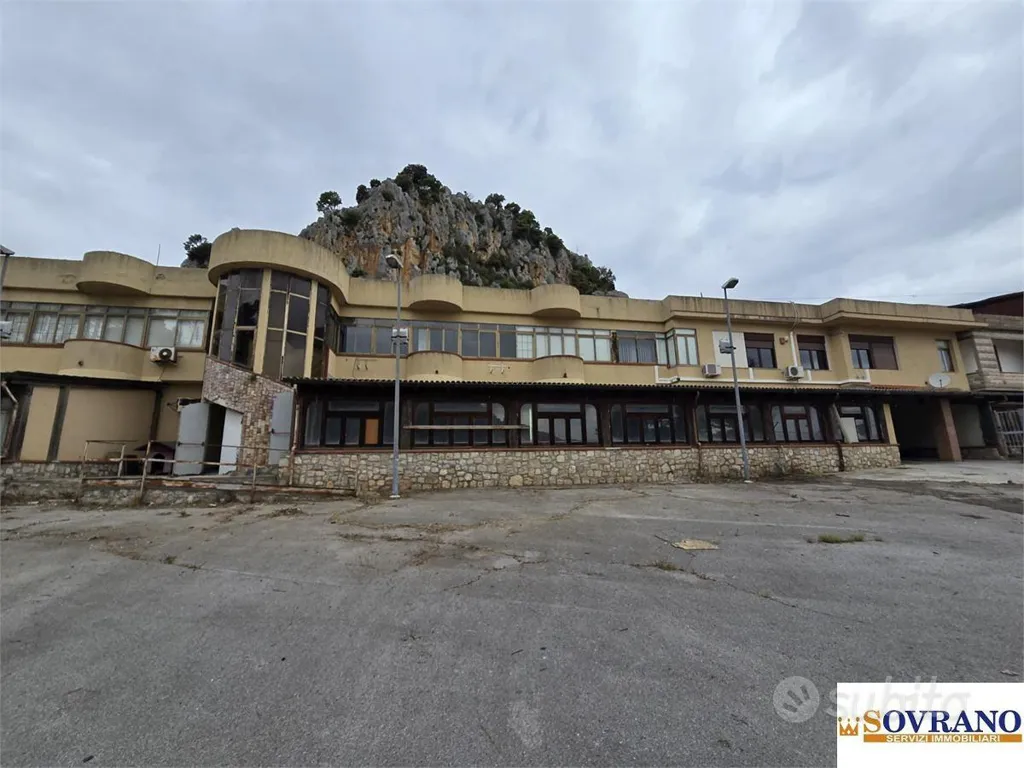 Välivaade - Commercial Complex with Parking in Monreale