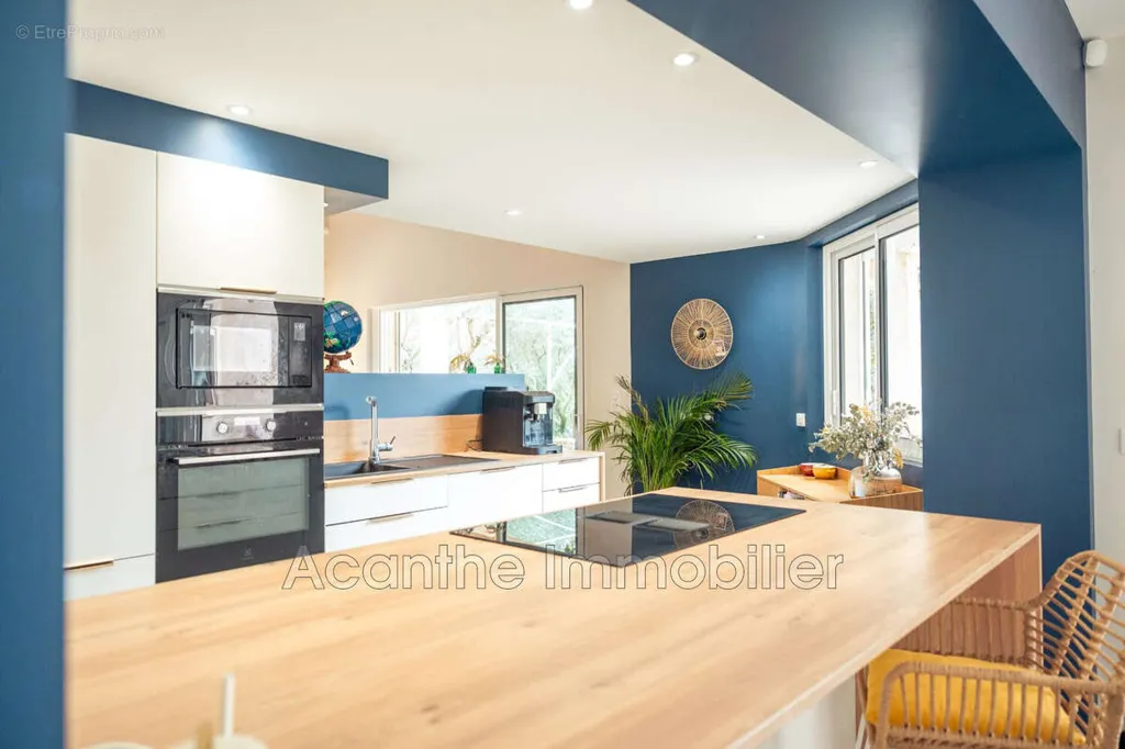 Cuisine - Maison avec Piscine et Vue sur Château à Saint-Mathieu-De-Treviers