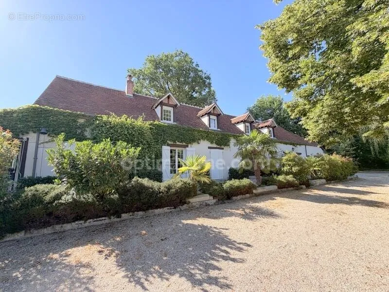 Esterno - Longère with Pool in Mery-sur-Cher