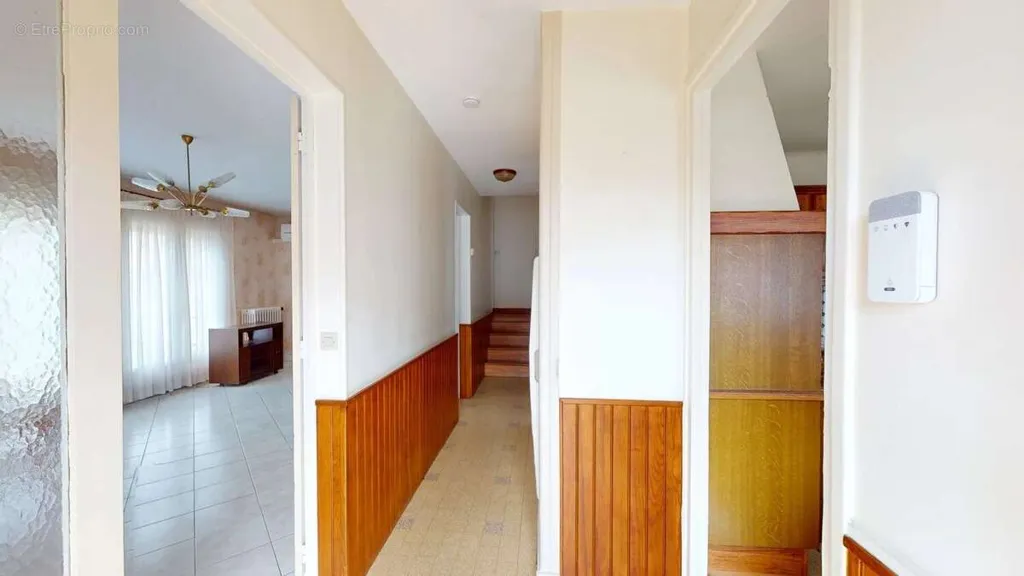 Esik - Divisible Plot House near Pontault-Combault