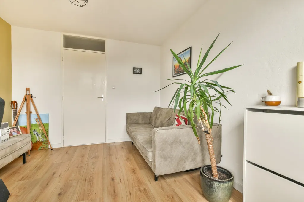 Living Room - Five-Bedroom Apartment with Garden in Utrecht