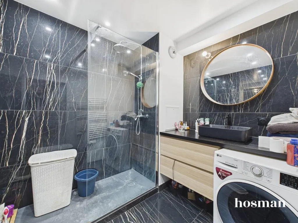 Bathrooms - 4-Piece Flat with Balcony in Saint-Denis