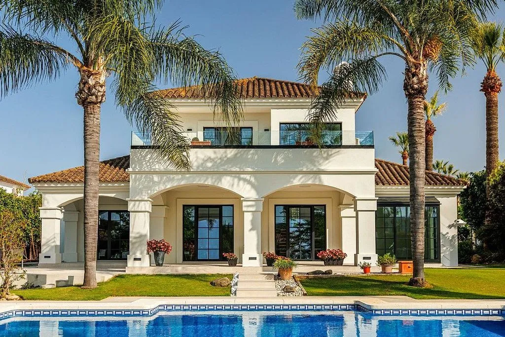 Pool - Chalet with Pool and Terrace in Sotogrande