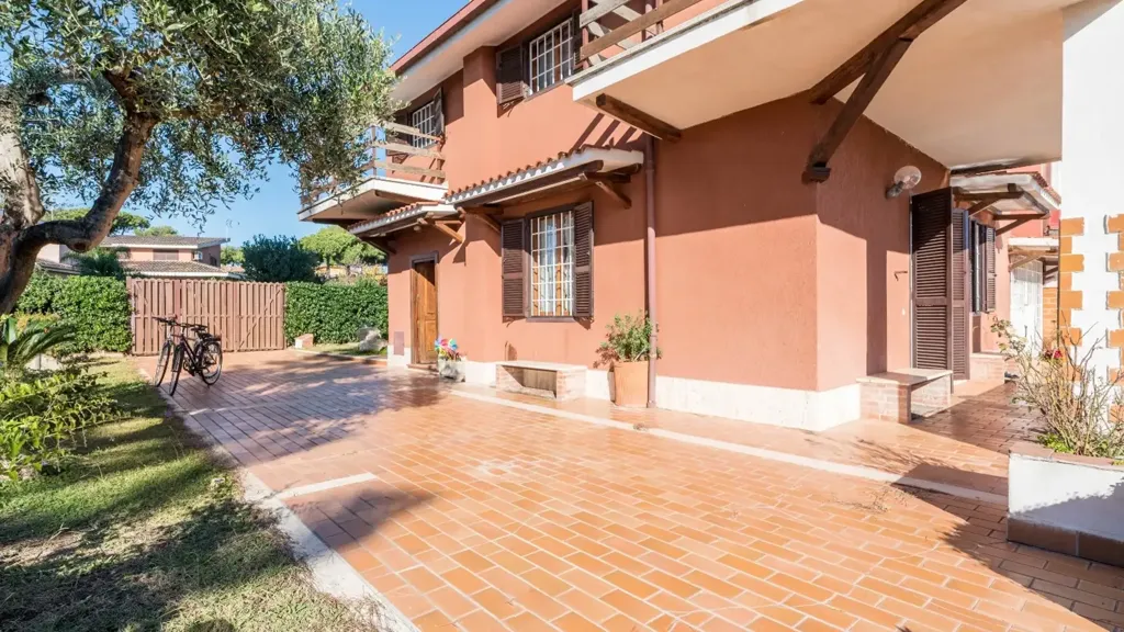 Terrass - Villa with Garden in Ladispoli