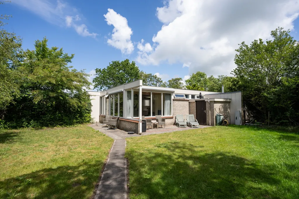 Esterno - Gabled Bungalow with Garden in De Koog