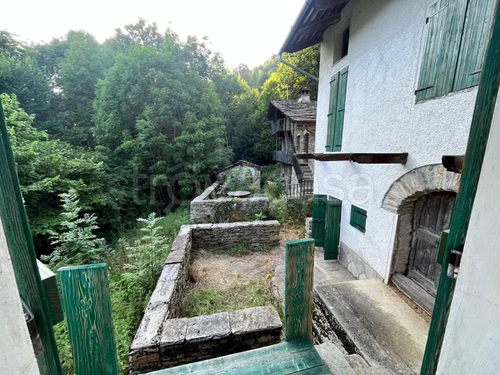 Aed - Rustic House with Garden in Frassino