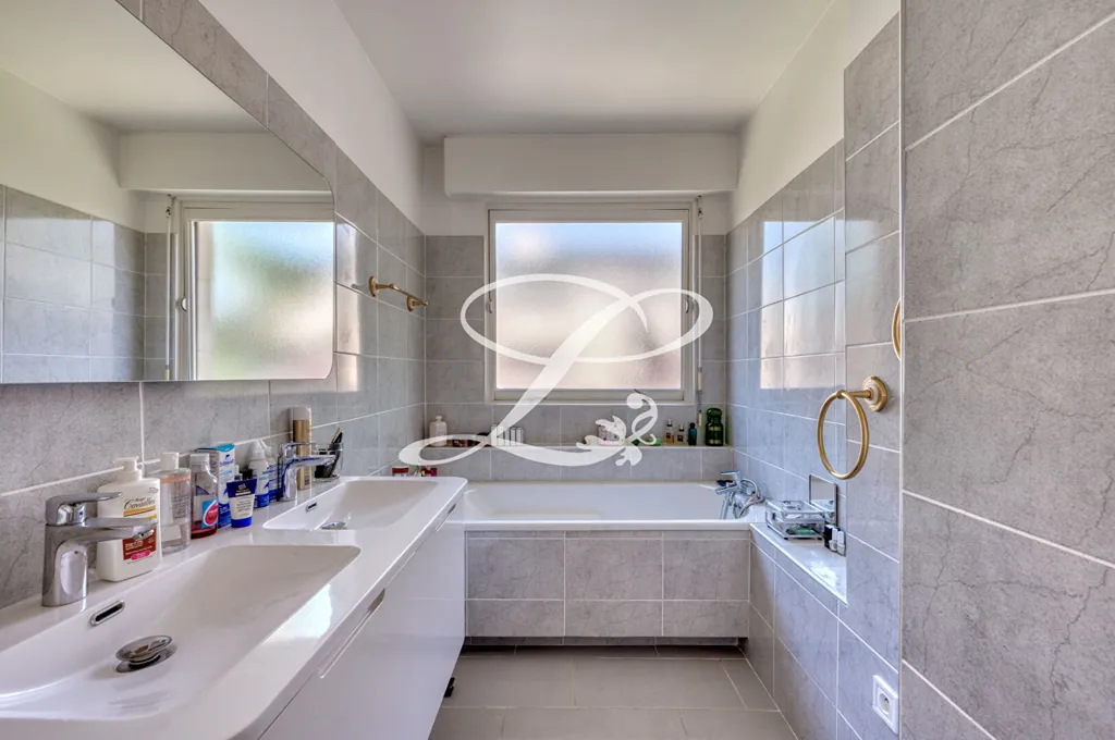 Bagni - 5-Piece Flat with Piscine in Maisons-Laffitte