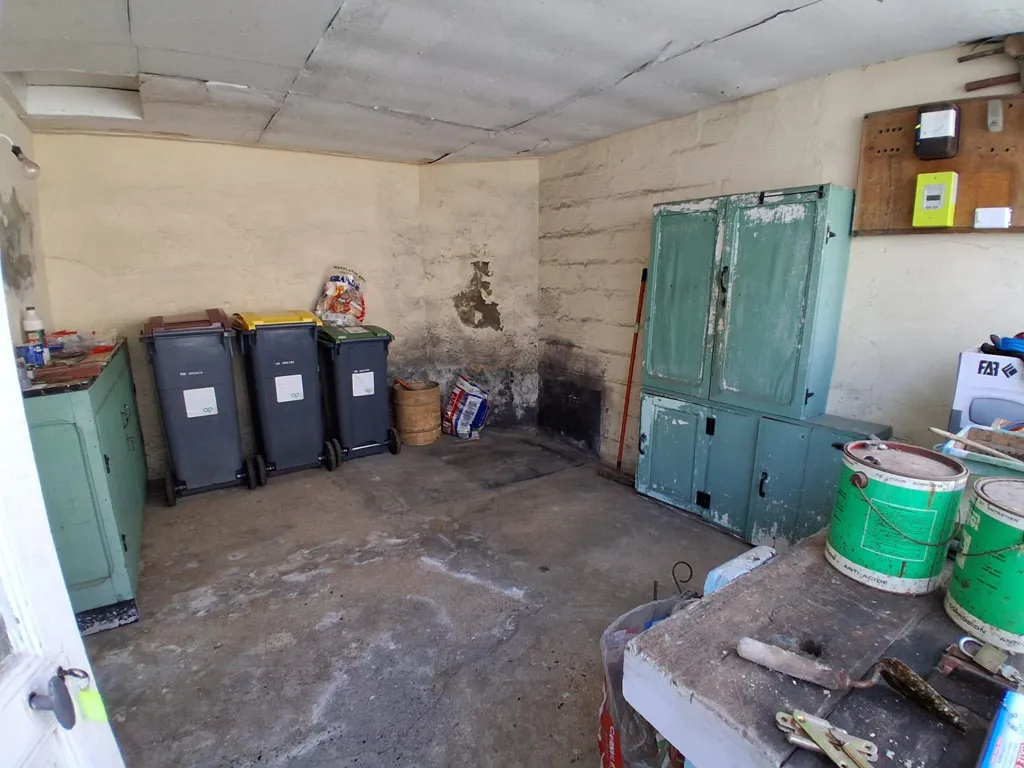 Garage - Longère Charmante avec Dépendance à Neuvilly