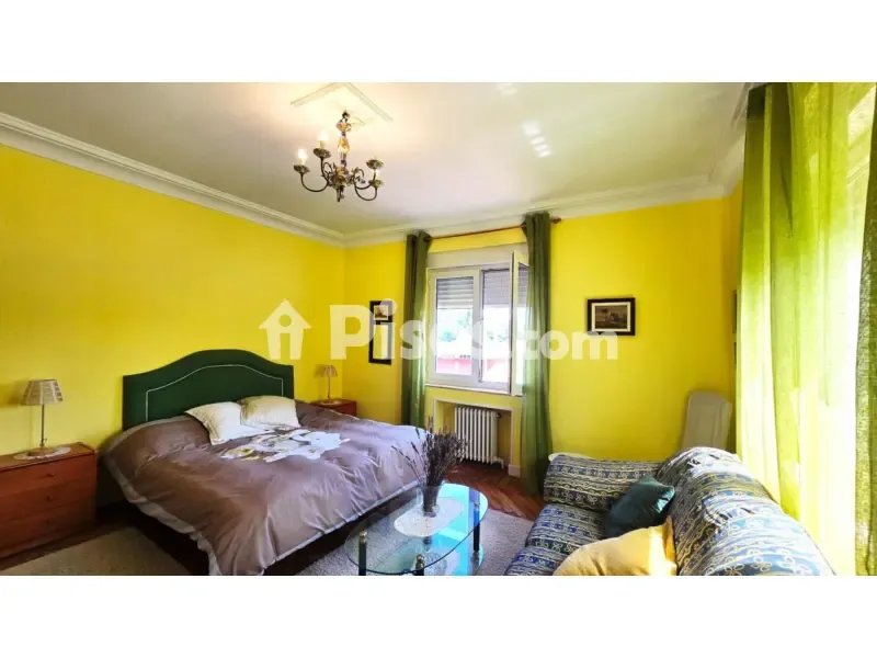 Bedrooms - Señorial House with Private Garden in Torrelavega