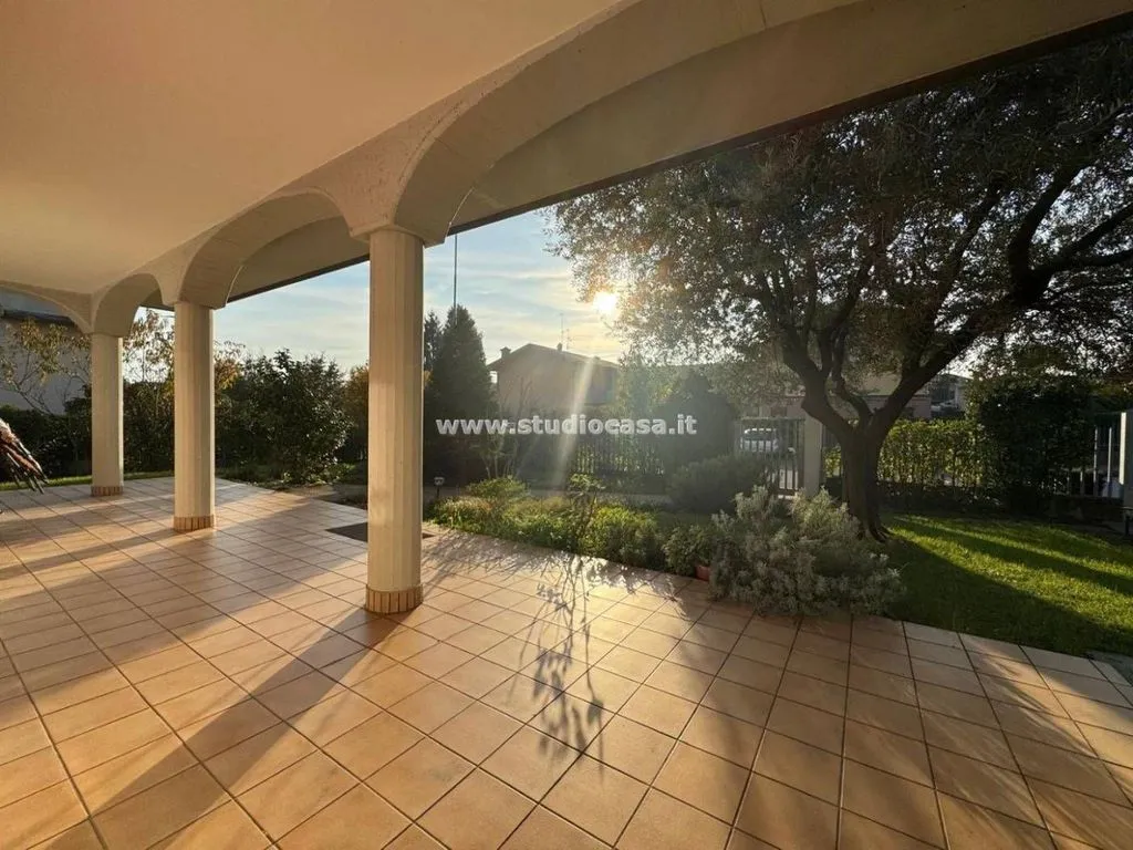 Terrass - Luxury Villa with Private Garden in Mapello