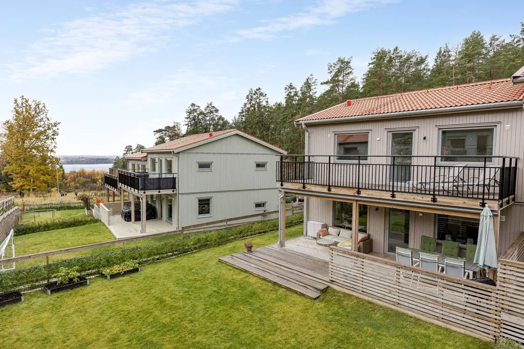 Jardin - Modern Semi-Detached House with Bråviken View