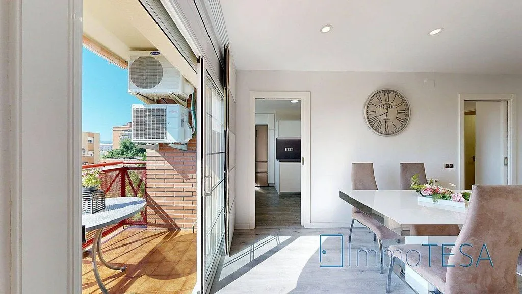 Salle à manger - Apartment with Balcony in Parc d’Europa