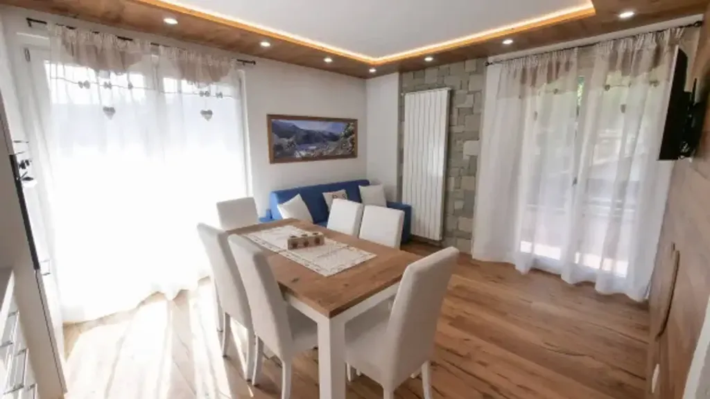 Salle à manger - Rustic-Style Flat with Balcony in Aprica