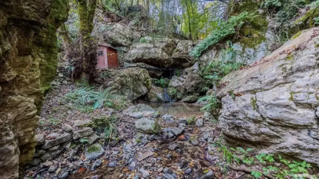 Aed - Restored Millhouse with River View in Camaiore