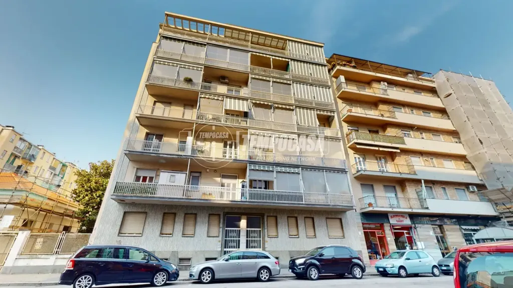 Exterior - Bright Two-Bedroom Apartment with Balcony in Turin