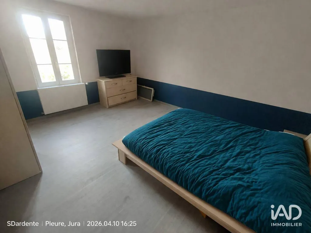 Magamistoad - Renovated House with Land in Pleure