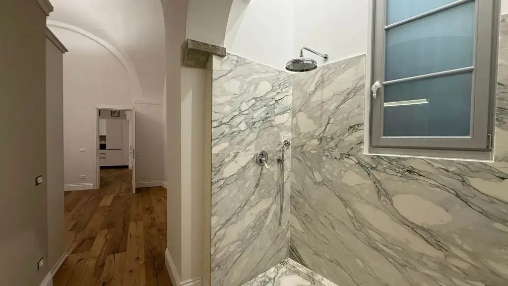 Entrée - Rustic Triplex in Historic Building, Florence