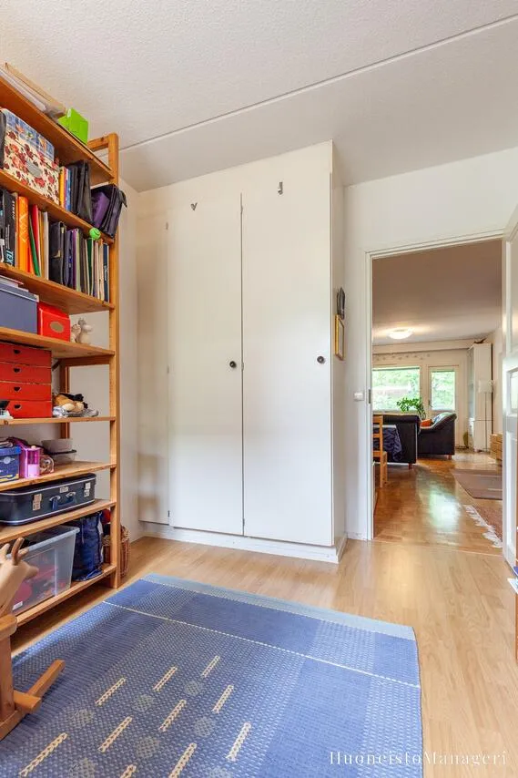 Office - Spacious 3-Bedroom Flat with Balcony in Olari, Espoo