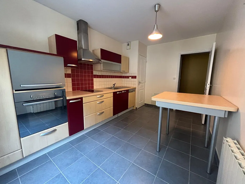 Cuisine - Appartement 3 Pièces avec Salon-Séjour Lumineux à Laval
