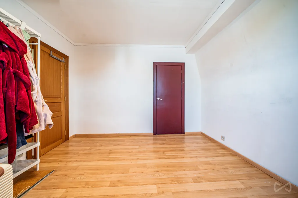 Toad - Three-Storey House with Terrace in Bray