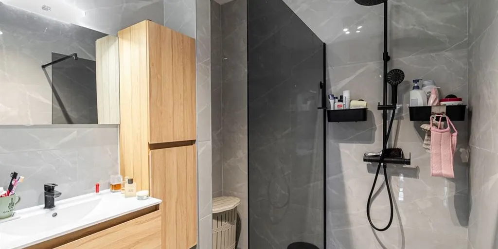 Salles de bain - Duplex avec Terrasse dans le Centre de Wilrijk