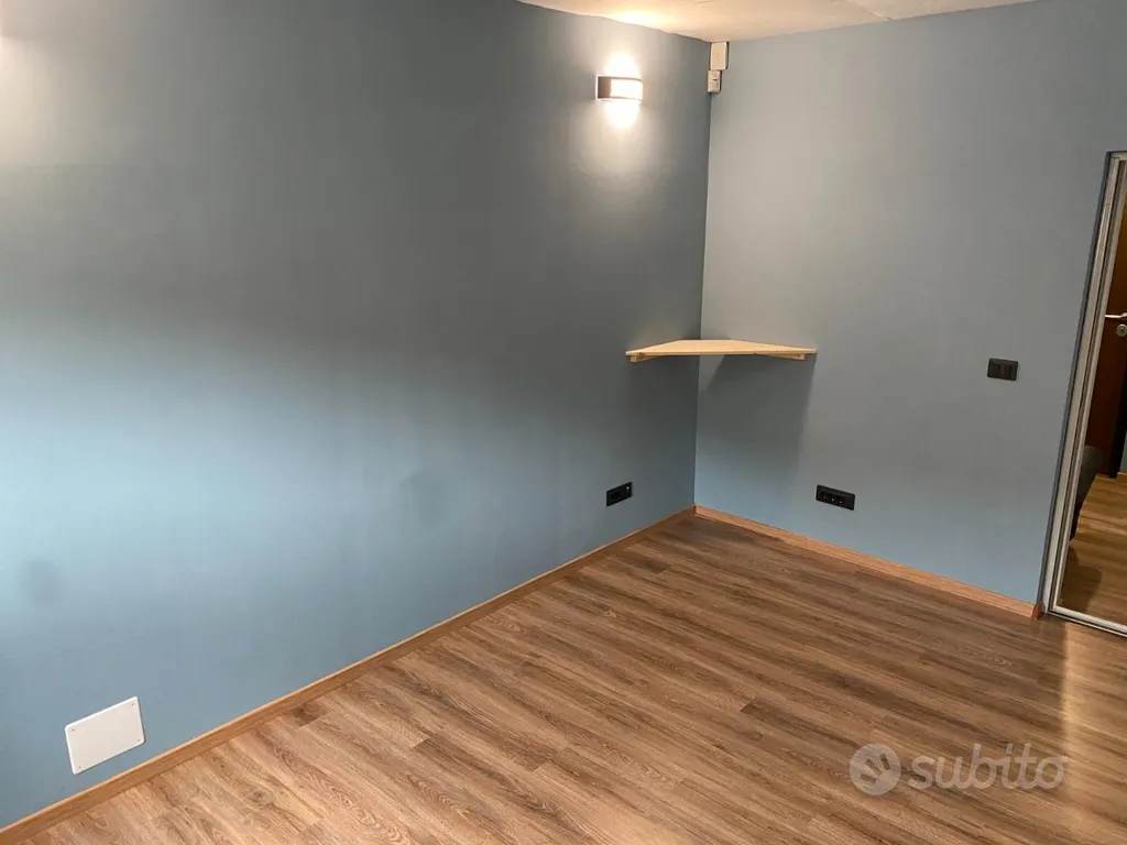Pièces - Detailed Recording Studio in Commercial Area