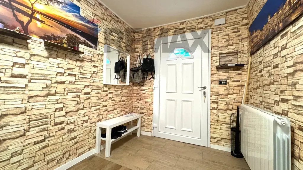 Esik - Fully Rented House with Garden in Paularo