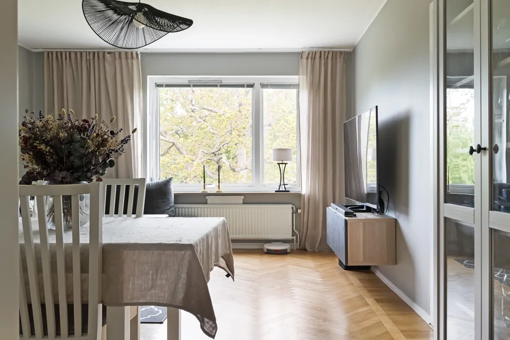 Dining Room - Bright Apartment with Balcony in Enerbacken, Mölndal