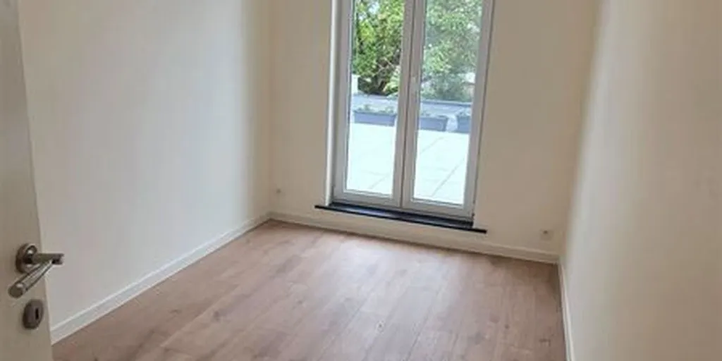 Pièces - Appartement Rénové avec Terrasse à Itegem