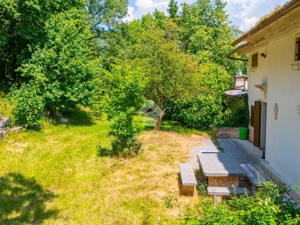 Aed - Trifamiliare with Garden in Erbezzo
