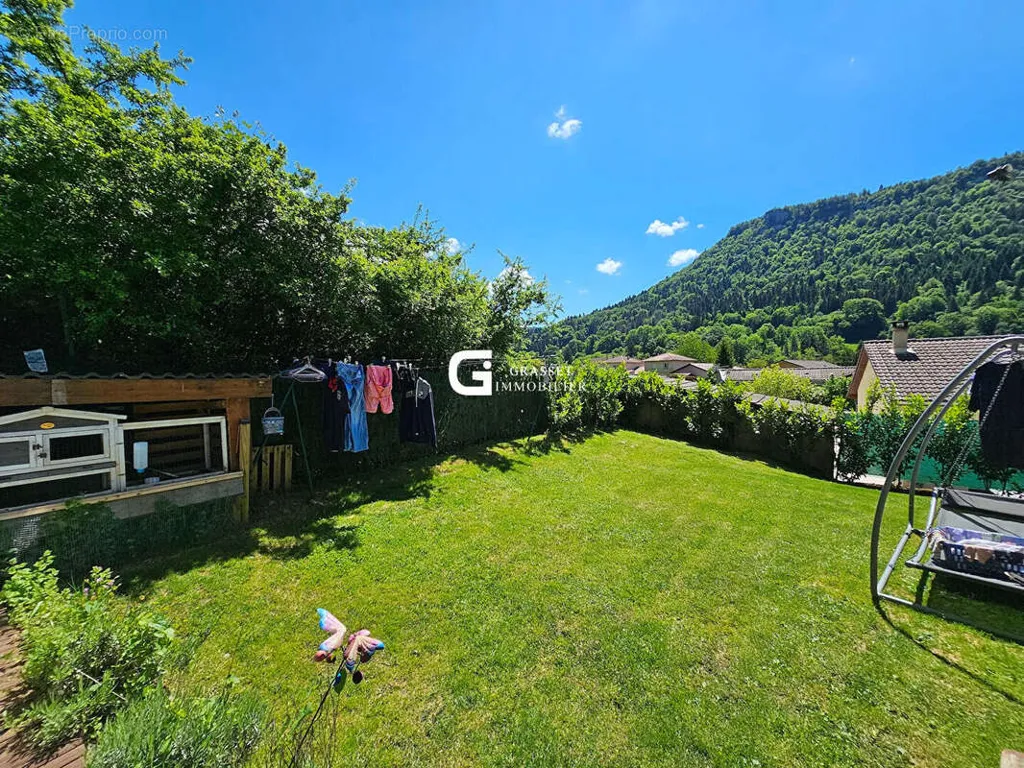 Giardino - House with Pool and Forest View in Geilles