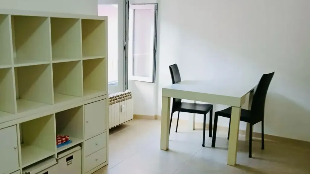 Bureau - Rented Studio with Garden in Pavia