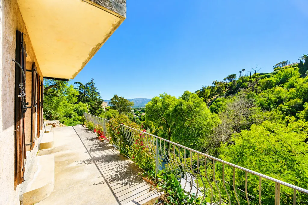 Balcon - Maison avec Terrasse et Vue sur les Hauts de Mandelieu