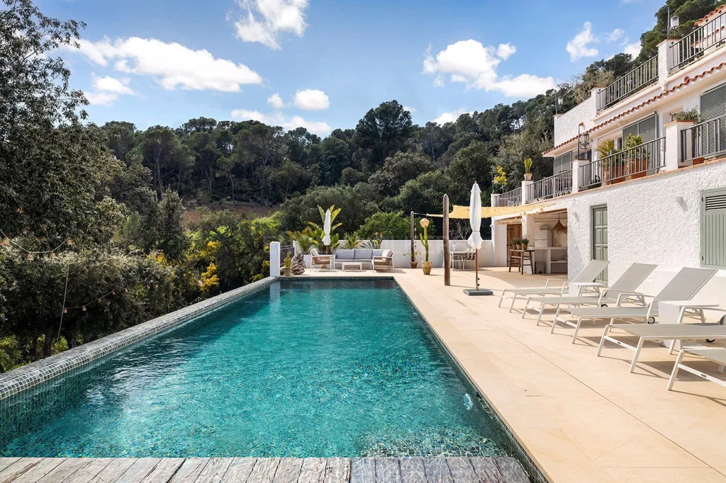 Piscine - Renovated Villa with Sea View in Vall-Llobrega