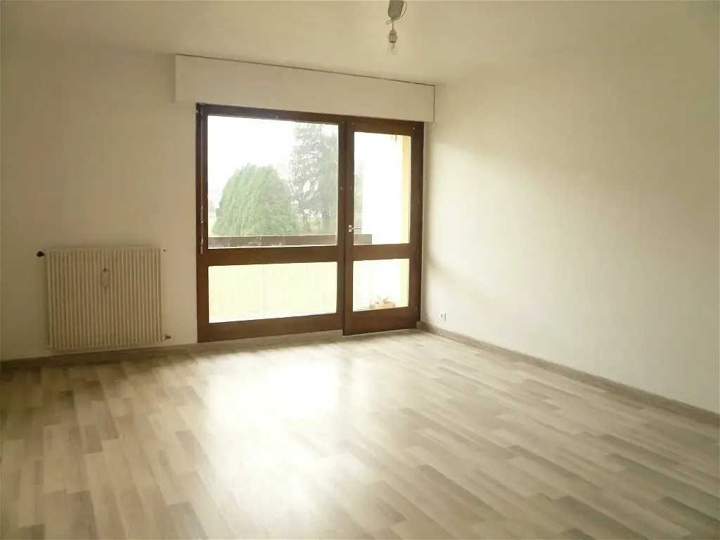 Rooms - 3-Bedroom Apartment with Balcony in Sallanches