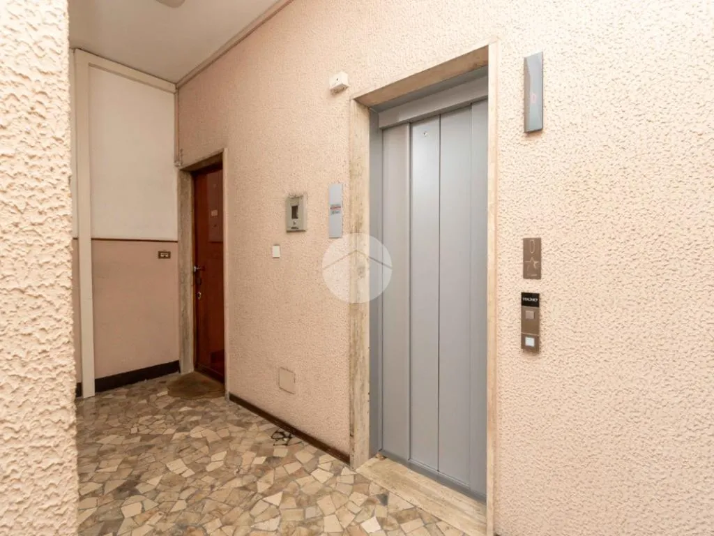 Entrée - Fully Furnished Triplex with Balcony in Pero
