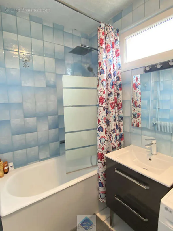 Vannitoad - Spacious Apartment with South-Facing Balcony in City Centre