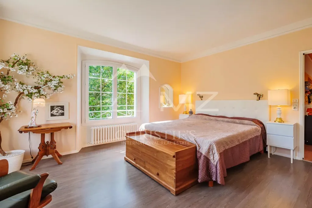 Bedrooms - Estate with Panoramic Views and Pool in Countryside