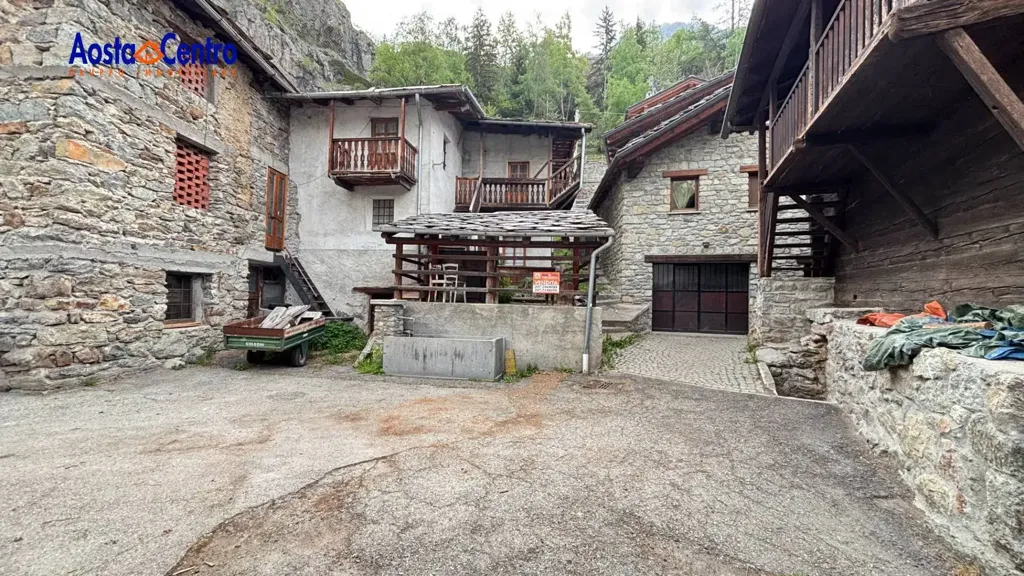 Aed - Rustic Casale with Terrace in Vernosse, Oyace