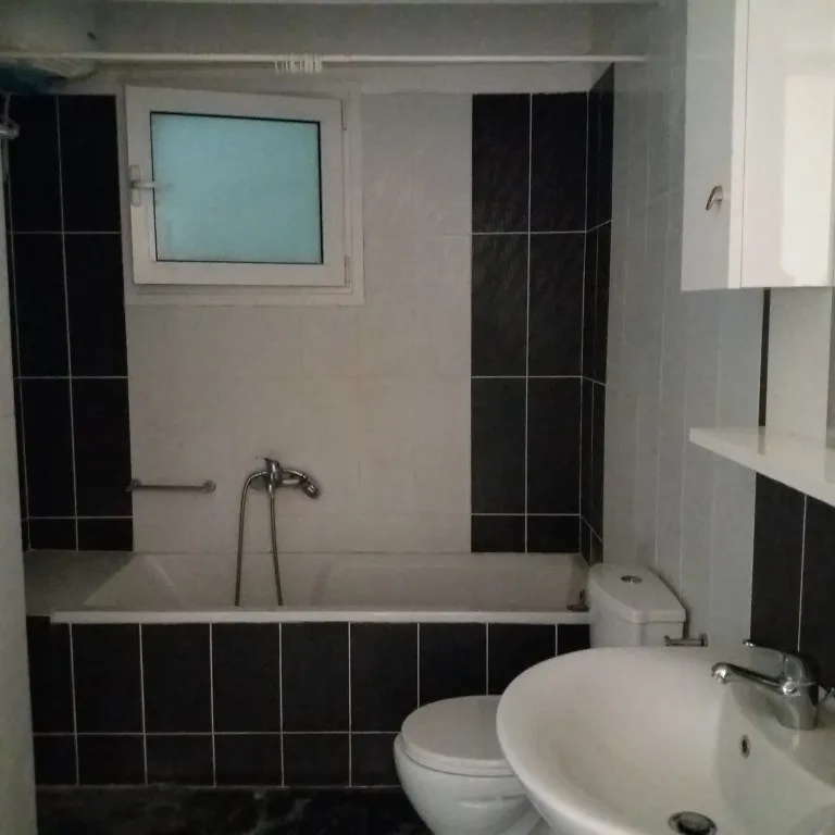 Salles de bain - City View Flat with Parking in Central Greece