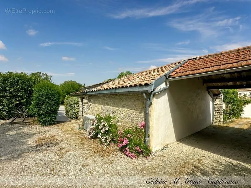 Extérieur - Propriété de Caractère avec Piscine à Saint-Xandre