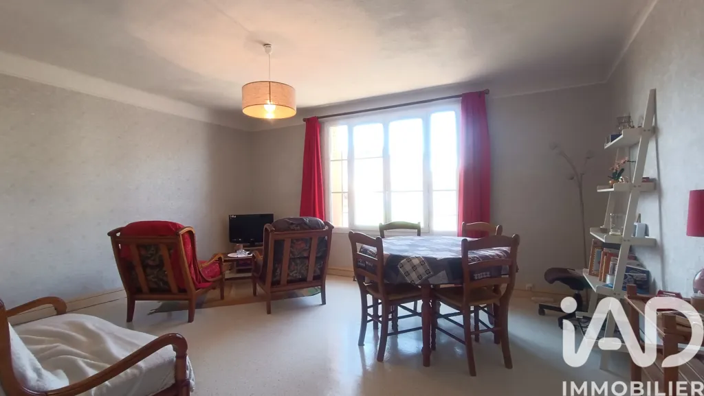Söögituba - 4-Bed Apartment with Garage in Auxerre