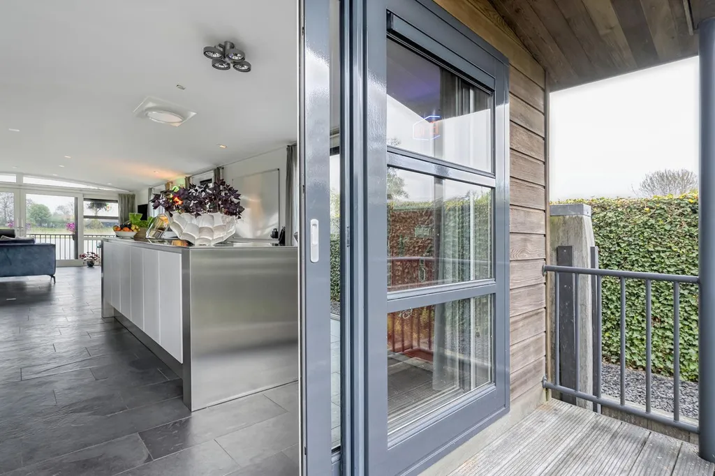 Terrass - Floating House with Private Dock in IJsselmuiden
