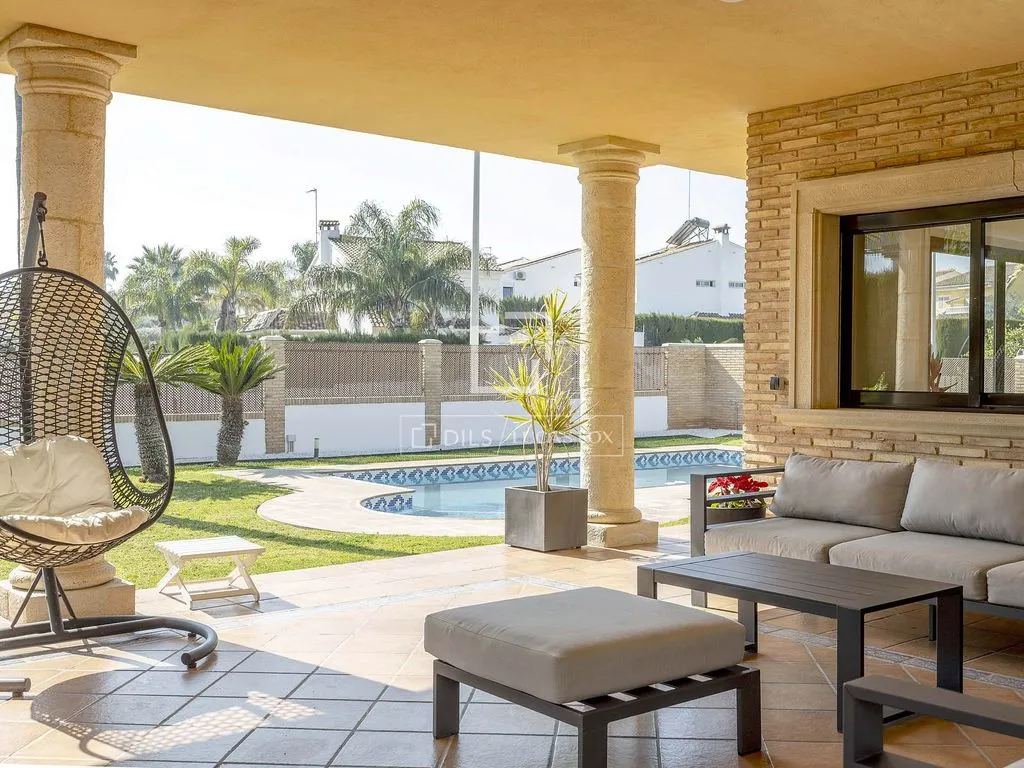 Terrass - Luxury House with Pool in San Antonio de Benagéber