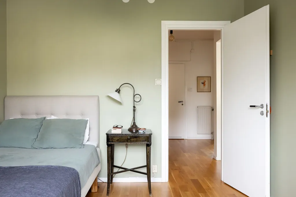 Magamistoad - Charming 2-Bedroom with Balcony in Årsta