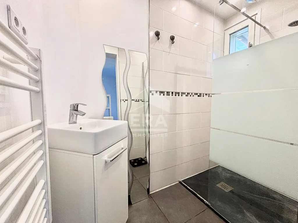 Salles de bain - Maison Rénovée avec Isolation Extérieure à Lardy