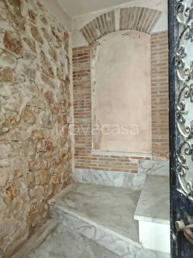 Entrée - Spacious Apartment with Balcony in Priverno