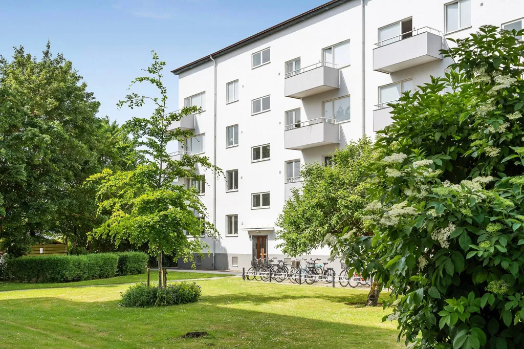Aed - Corner Flat with Abundant Light in Lund